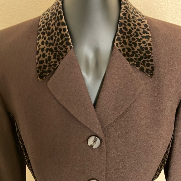 Kasper ASL brown suit with leopard print accents - Picture 3 of 6